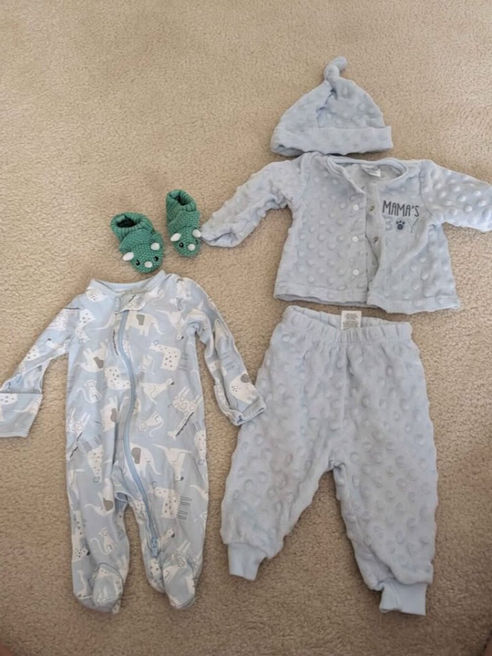 Le top bebe NB 0-3 minky onesie sleeper hat set animals & dinosaur booties